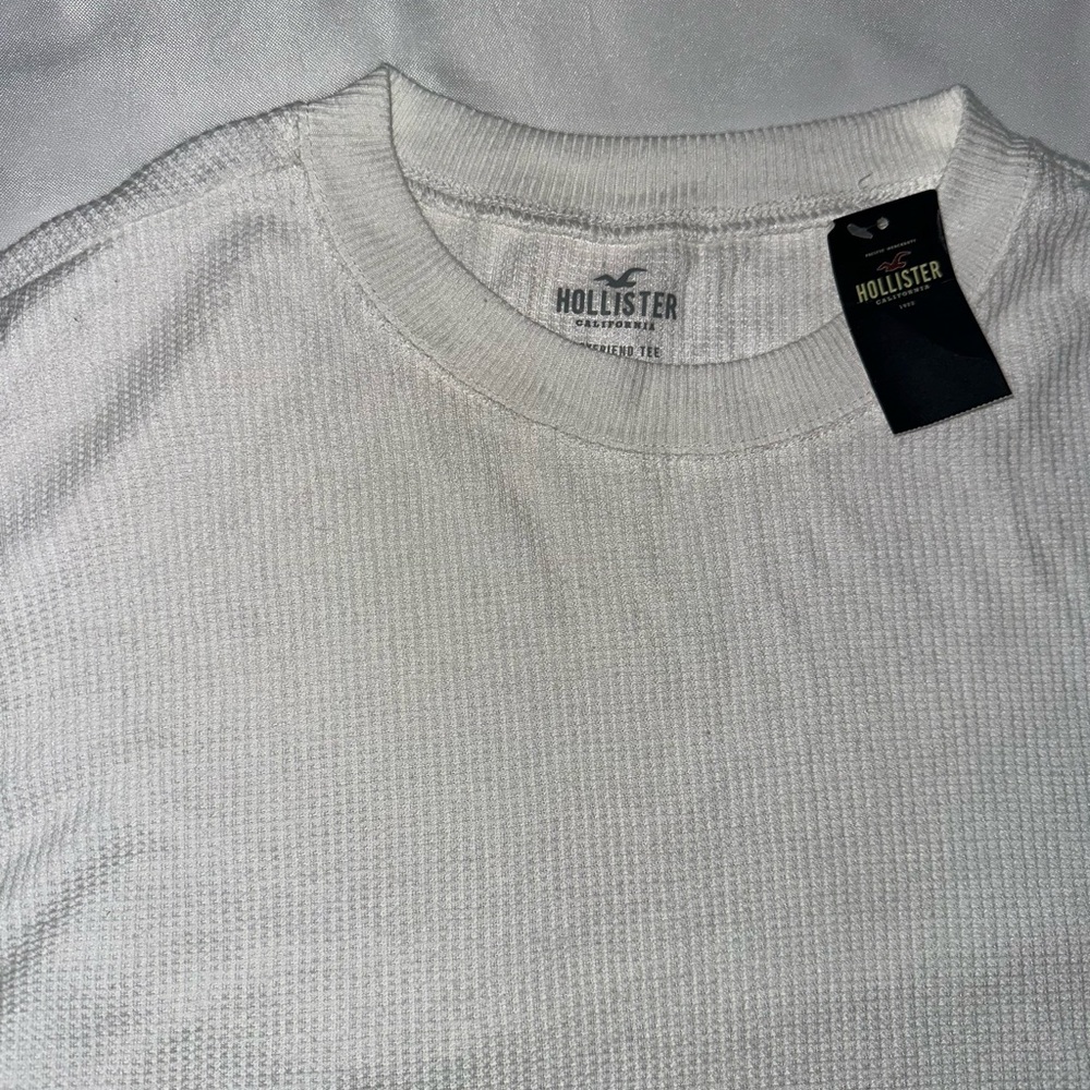 Hollister Men's Classic White Crewneck Sweater